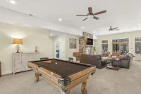 Spacious and Updated Home in Wintergreen - piscine