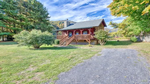 Charming Log Cabin near the Smoky Mountains w/ Spectacular Mountain & Elk Views! - Chalets