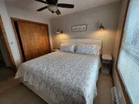 Lakefront Northwoods Retreat for Swimming, Fishing & Relaxing at The Bird House! - Wifi