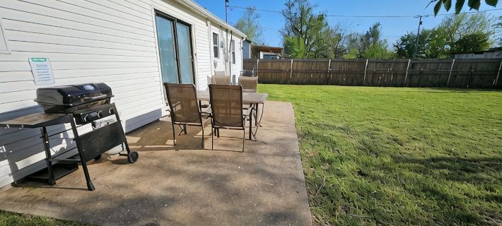 Less than 5 mins from Fort Sill - Sleeps 8 Hotels in Comanche County