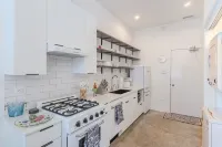 Modern Deluxe Studio Suite in lovely Oak Park! - Condos