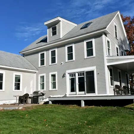 Meredith Bay - Brand New 2nd and 3rd floor Apartment in Private Home