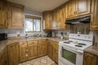 Steps from the water! Quiet, peaceful location. - Familien