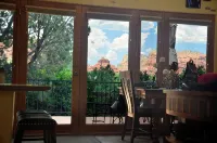 Art Garden Gallery - Great Views - 4-Star
