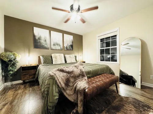 The Ravine • Hot Tub Forest Escape, Epic Gameroom, Fast Wifi & Pet Friendly - 4 estrellas