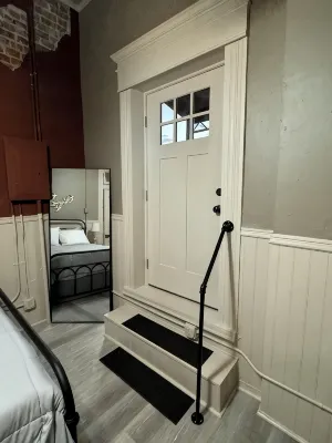 The Perch at Main Street Suites: A great way to experience downtown Van Buren! - 3-Star