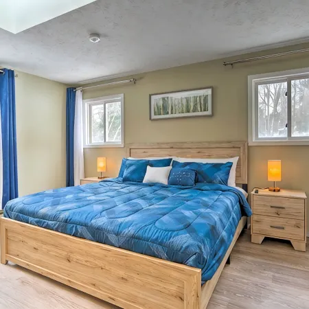 Large Private Rustic Retreat w/hot tub, fire pit, game room