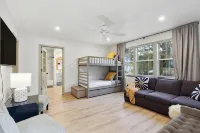 Classic, Remodeled Beach Home 3 Blocks from Center, 2 from Beach! 4 Br, 2 Bath - 4성급