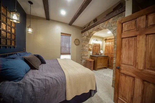 Cozy 3-Bedroom Grand Chalet in Delta, Colorado - WiFi