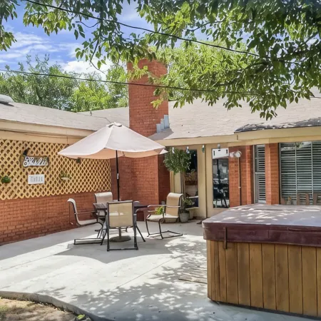 Scarlet Sunsets + Hot Tub + Game Suite + 5Br Sleeps 18 + Central Lbk