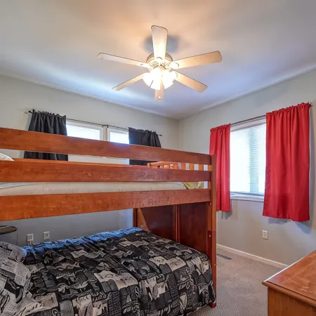 Relaxing chemical free home w/RO water & great ocean views close to DT Surf City