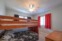 Relaxing chemical free home w/RO water & great ocean views close to DT Surf City - 발코니