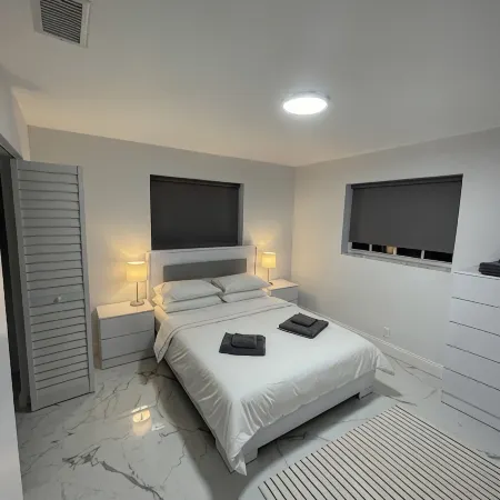 Stylish, Comfortable 3 bedroom house Hotels in Hallandale Beach