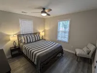 Remodeled Bungalow walking distance to Augusta National -  Privatzimmer