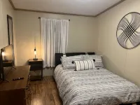 Adorable 3 Bedroom Walking Distance to Stadium & Campus - Wifi