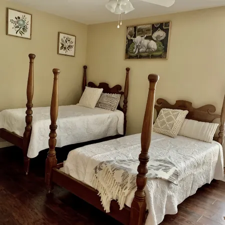Quincy Ranch ~ Pet Friendly 3 bedroom 2 bath home