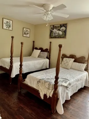 Quincy Ranch ~ Pet Friendly 3 bedroom 2 bath home -  Privatzimmer