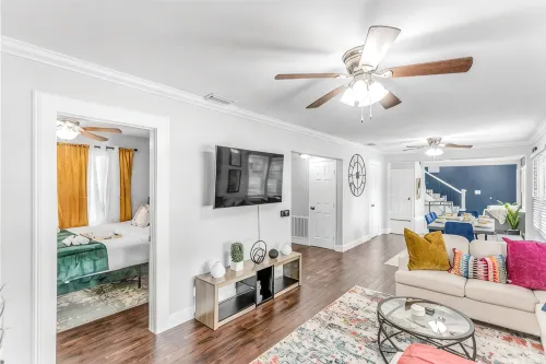 King bd / Charming 2 story cottage w/ Private Yard - Bungalow
