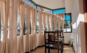 Lakefront Home Hotel