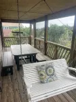 Three-bedroom house with views, decks, golf cart and home gym! - Wifi