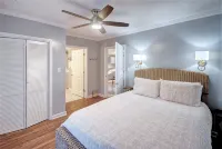 Cottage in the Oaks  is a  restored Historical Cottage from the late 1800’s - 3 stjerner
