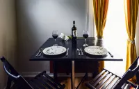 Queens Hotel- a cozy studio cottage in the country. Pool and hot tub. - Pools