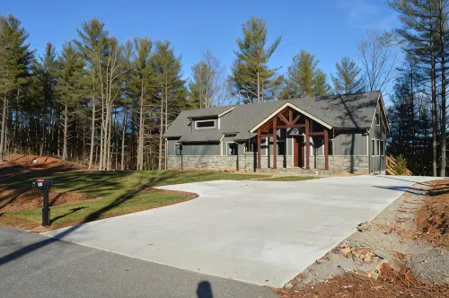 Lovely lakefront home with dock. Summertime stunner. Winter wonderland nearby. - Pools