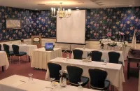 D. Hotel Suites & Spa - Bares