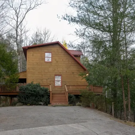 Rustic Ridge a Cozy 4-bedroom cabin w/ pool table & hot tub in adorable Townsend