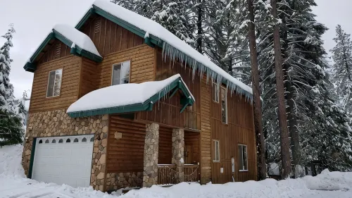 King’s Cabin Mtn Retreat at Shaver Lake! – Nr Village, wifi, A/C, Prem Property! - Chalets