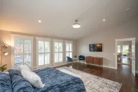 Lakefront Home! Game Tables and Boat Dock - 4 stjerner