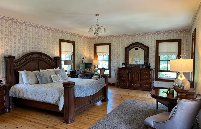 Charming Historic Getaway: Unwind in Lancaster's Timeless Elegance