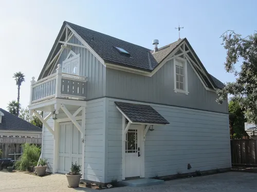 Historic 1887 Carriage House Located On Landmark Property - 4-Star