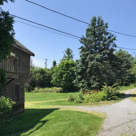 Charming 2 Bedroom Rental Pond Village Area Available June 8-17
