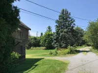 Charming 2 Bedroom Rental Pond Village Area Available  June 8-17 - Wifi