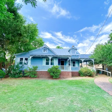 BEST location in Historic Downtown Edenton!