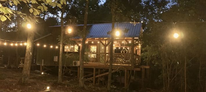 FoResTree House- Peaceful Luxury Treehouse Hot tub Hotels in Floyd County