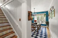 "The Hanscom House" 8 MIN walk to DT! - 4-Star