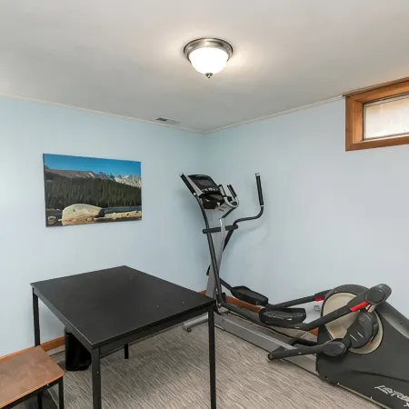 Des Moines Entire home  3 Bdms King; Queen; Twins  quiet near High Trestle Trail