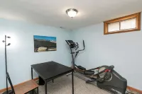 Des Moines Entire home  3 Bdms King; Queen; Twins  quiet near High Trestle Trail - Kitchens