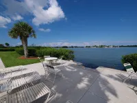 Beautifully Updated 2 Bed / 1 Bath on Intercoastal - Gym