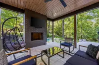 Buckhead Black House Spacious 5 Bedroom Mansion with Heated Pool - Lenox Atlanta - 5-Star
