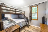 Discover Up North & Torch Lake @ the Cabin on Clam - Chalets