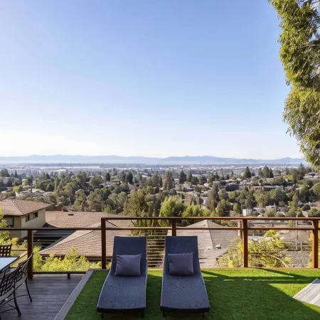 Main House + Guest Unit! 5 Bed / 3.5 Bath, Oakland Hills
