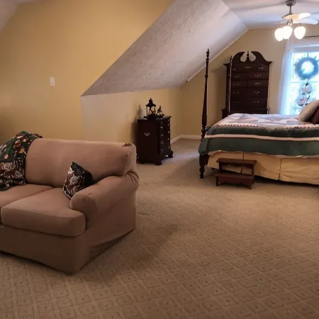 Cozy Country Home with 5 Bedrooms 4 Baths and Swimming Pool