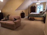 Cozy Country Home with 5 Bedrooms 4 Baths and Swimming Pool - Boutique