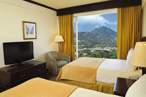 Plaza Hotel and Suites - parking