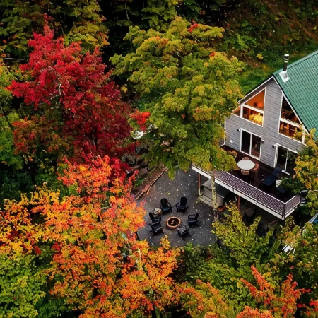 Lakeview☀️Near Stowe🥾4 Bedroom👨‍👩‍👧‍👦Hot Tub🥂Mountain View🏔Canoe🛶Game Room🎱Swimming🏊‍♀️