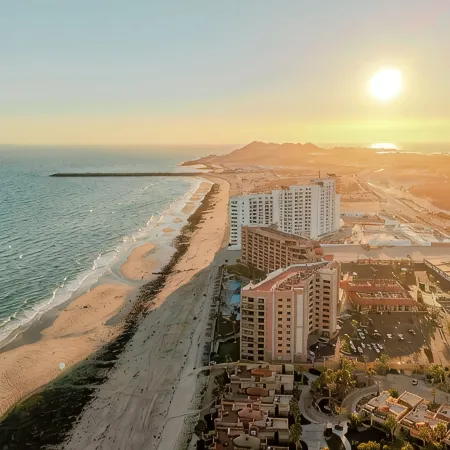 OceanFront, Deluxe 3 Bedroom All King, 3 Bathroom, bonus Bunk Beds, 2nd Floor!