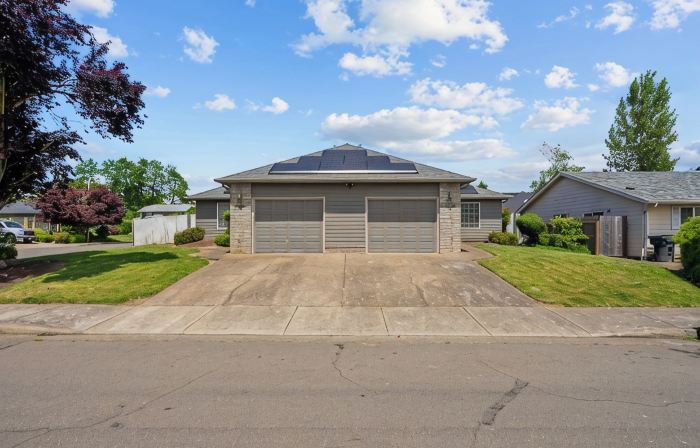 Inviting 2Br Half-Plex-Equipped Kitchen & Garage
